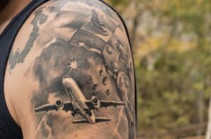 can pilots have tattoos